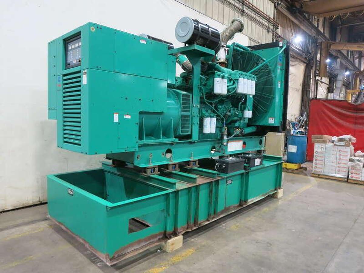 Used Used Cummins DFHA QST30-G1 Diesel Generator 554 Hrs  750 kW