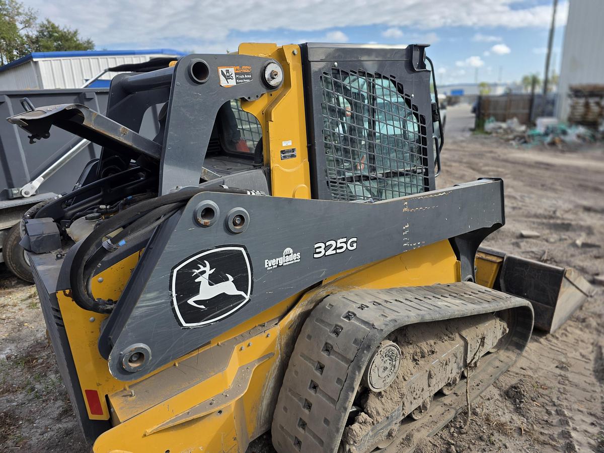 Used JOHN DEERE 325G
