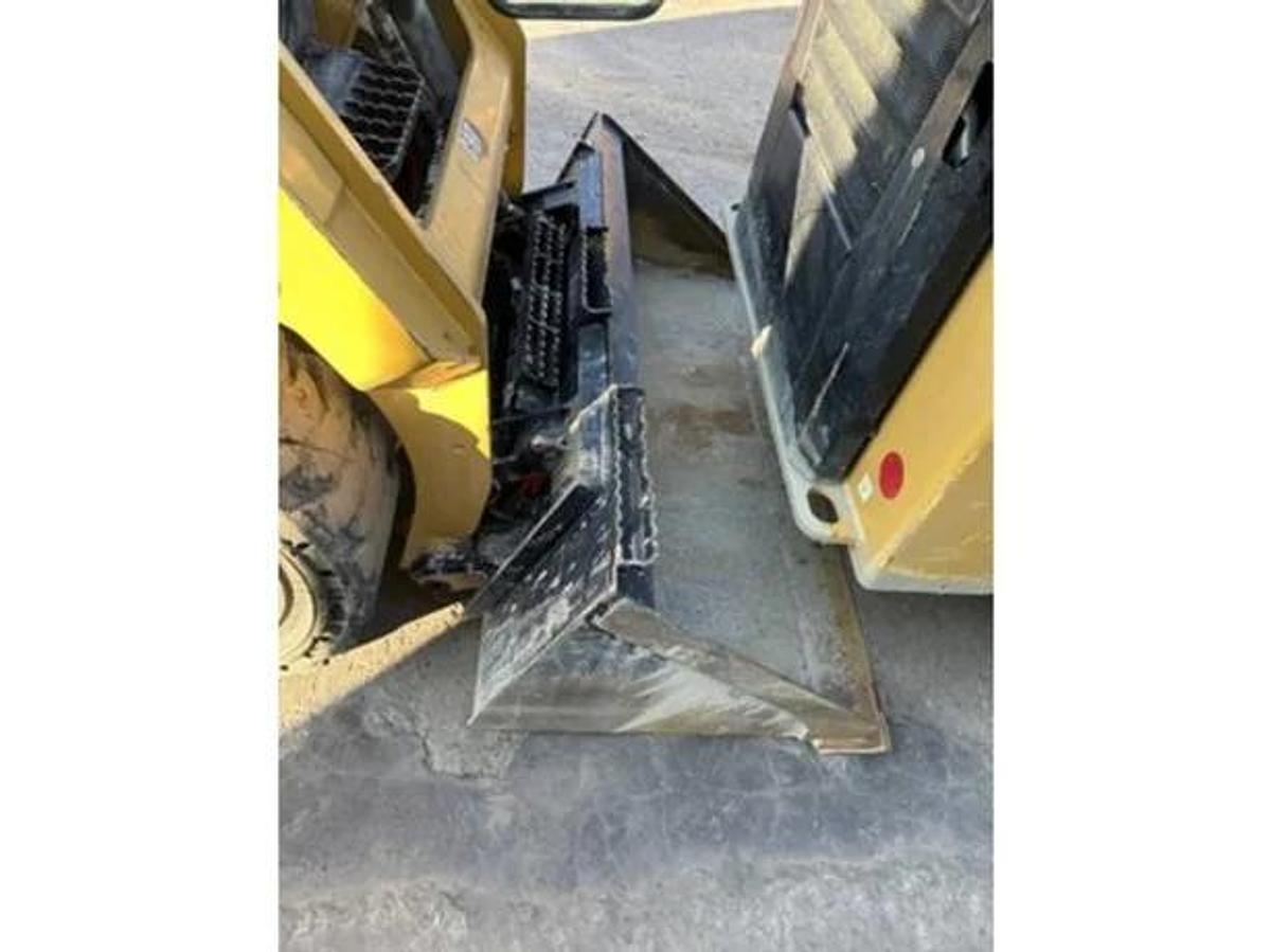 Used 2022 Caterpillar  226D3