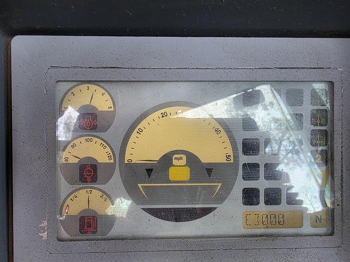 Used Used 2004 John Deere 304J Loader