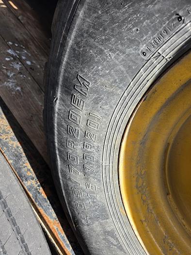 Used Used 2004 John Deere 304J Loader