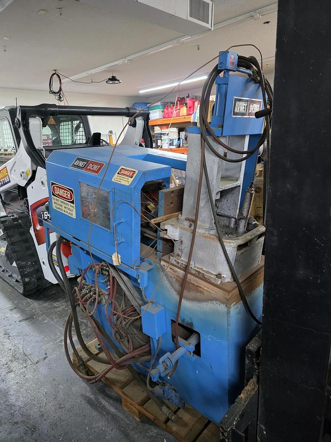 Used avnet dcmt h20e die casting machine