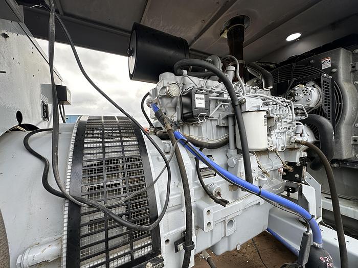 Used Used Detroit Diesel 180DSEJ Diesel Generator 393 Hrs, 180 KW