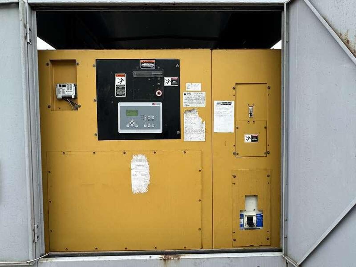 Used Used Elliot 780 RD Diesel Generator, 306 Hrs  750 kW