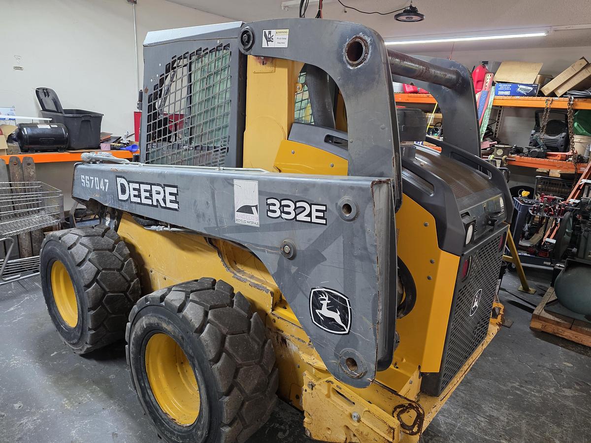 Used 2015 JOHN DEERE 332E