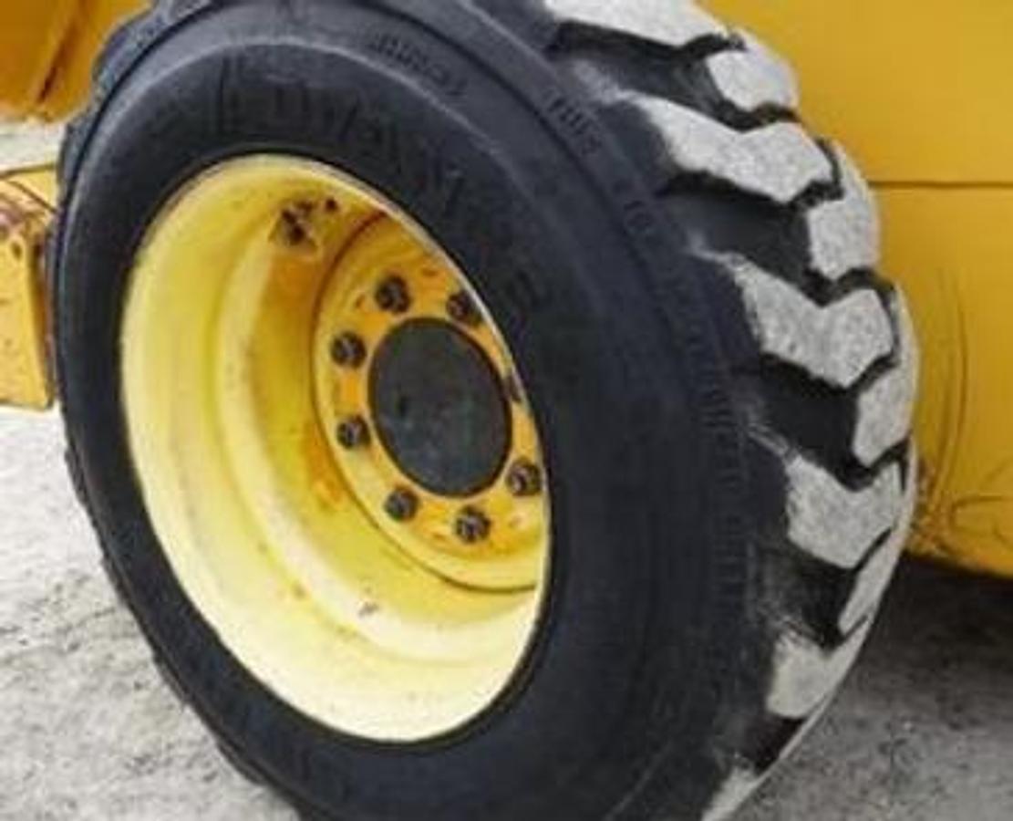 Used John Deere 250A Skid Steer (NEW REBUILT ENGINE) 2001