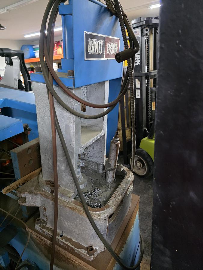 Used avnet dcmt h20e die casting machine