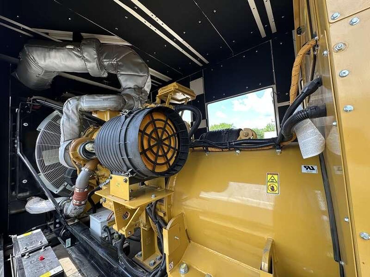 Used 2021 Caterpillar MODEL: C32