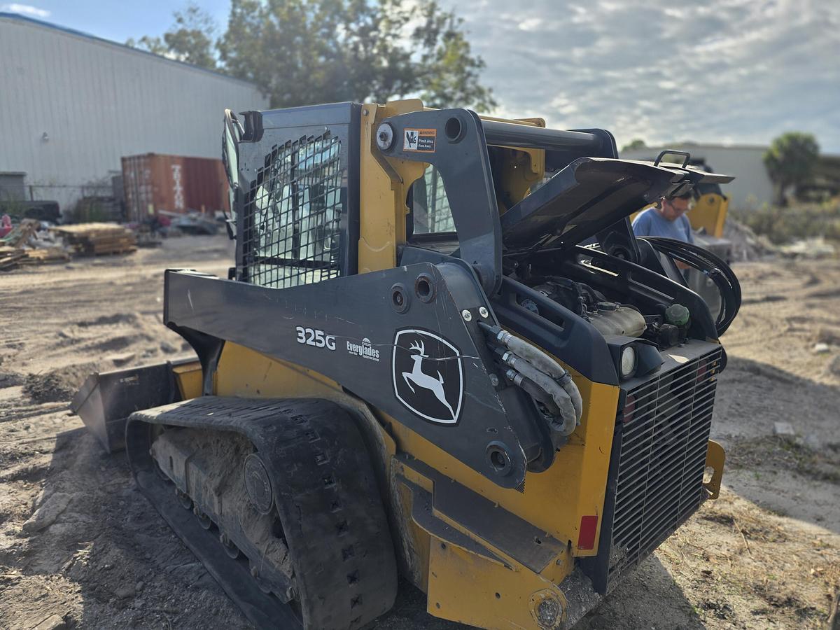 Used JOHN DEERE 325G