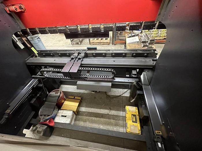 Used HYDRAULIC PRESS BRAKE