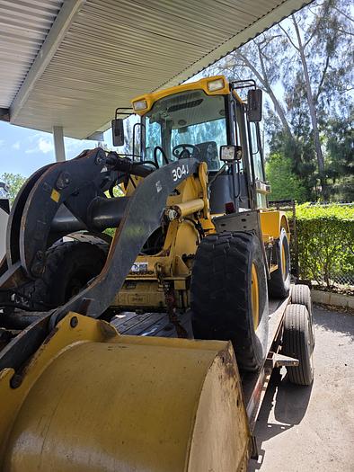 Used Used 2004 John Deere 304J Loader
