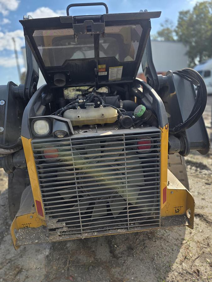 Used JOHN DEERE 325G