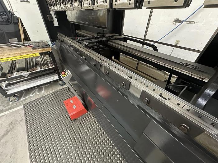 Used HYDRAULIC PRESS BRAKE