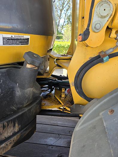 Used Used 2004 John Deere 304J Loader