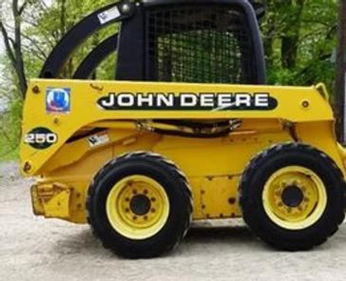 Used John Deere 250A Skid Steer (NEW REBUILT ENGINE) 2001