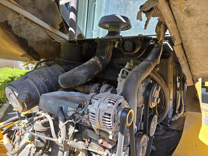 Used Used 2004 John Deere 304J Loader