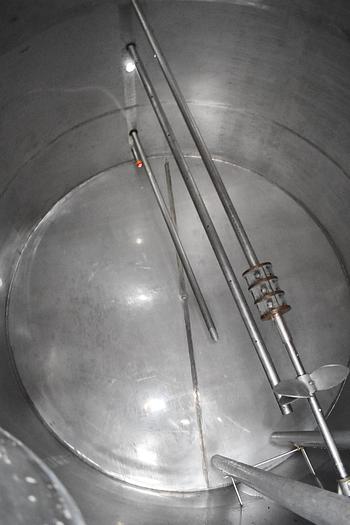 D'occasion USED 8560 GALLON TANK, STAINLESS STEEL, HORIZONTAL, DOUBLE COMPARTMENT TANK