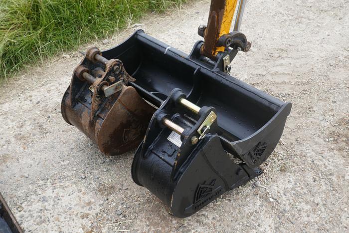 Used 2015 JCB 8018 CTS