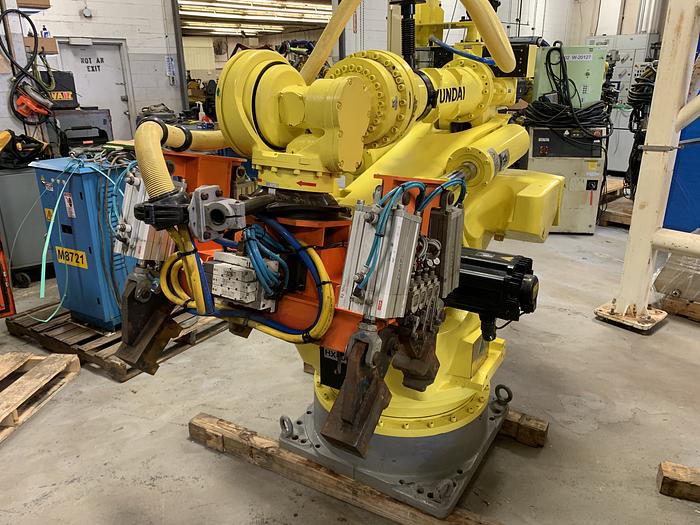 Used HYUNDIA MODEL HX400 400KG X 2573MM H REACH WITH Hi5-N80U CONTROLLER