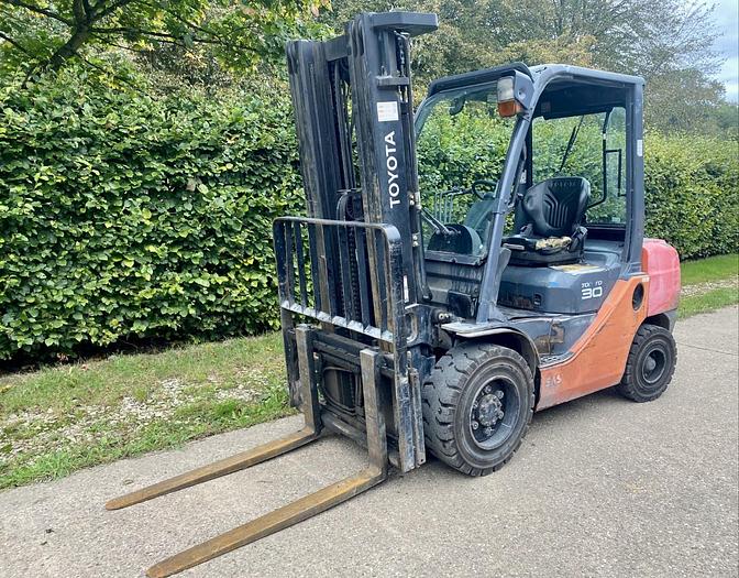 Used 2016 TOYOTA 8FDF30