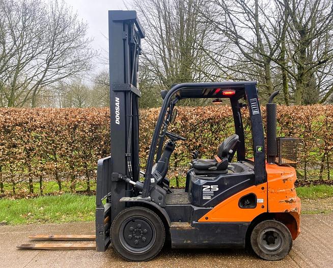 Used 2017 DOOSAN D25S-7