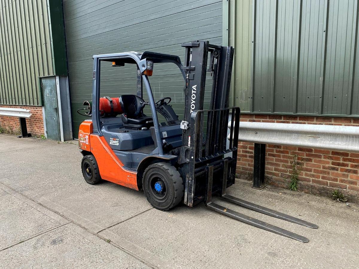 Used 2017 TOYOTA 8FGF25