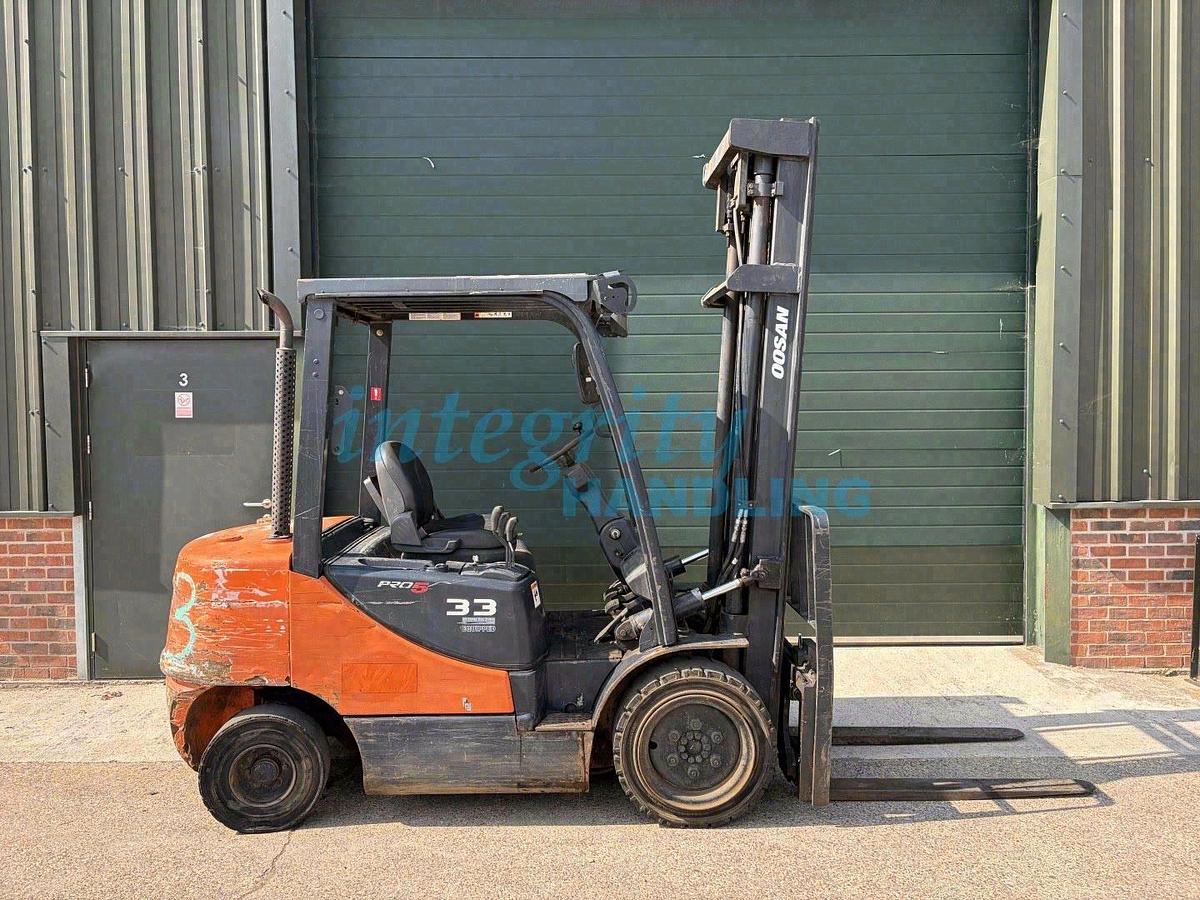 Used 2014 DOOSAN D33S-5