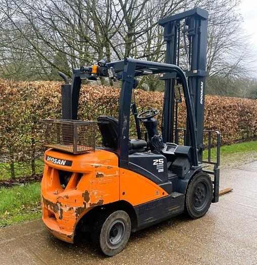Used 2017 DOOSAN D25S-7