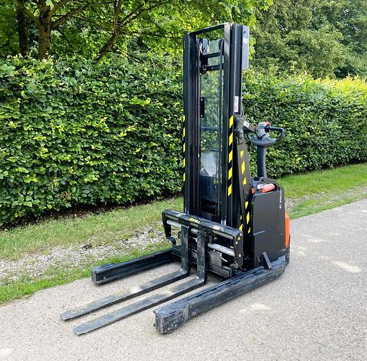 Used 2017 TOYOTA SWE120XR