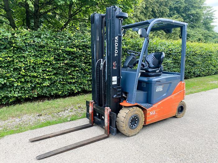 Used 2017 TOYOTA 8FBMKT25