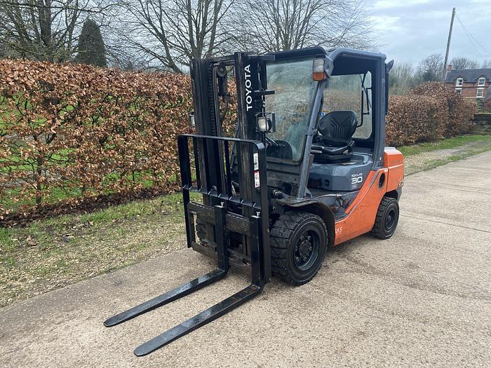 Used 2017 TOYOTA 8FDF30