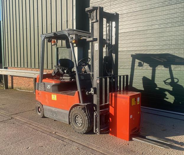 Used 2010 TOYOTA 7FBMF25