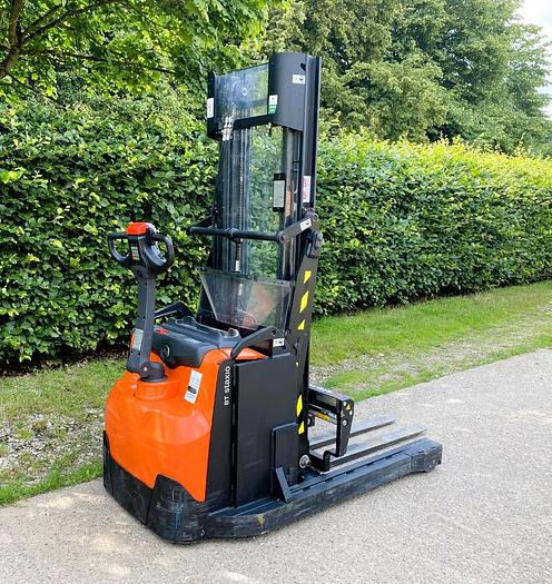 Used 2017 TOYOTA SWE120XR