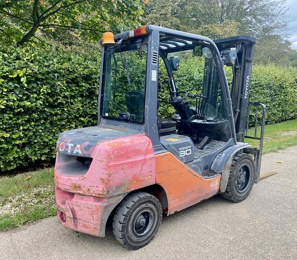 Used 2016 TOYOTA 8FDF30