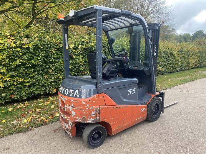 Used 2017 TOYOTA 8FBMKT30