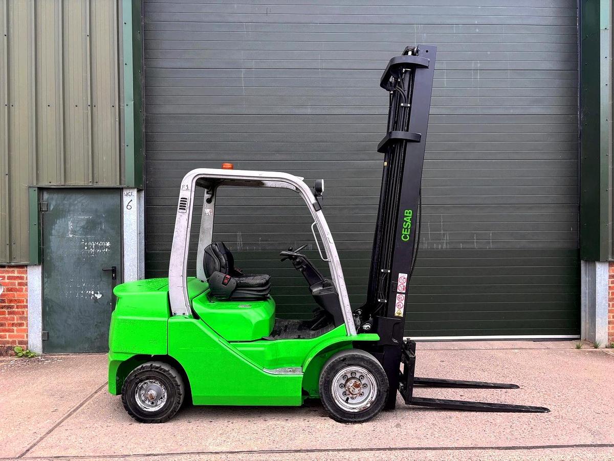 Used 2018 CESAB M325D