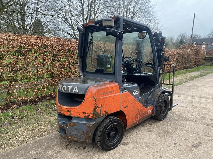 Used 2017 TOYOTA 8FDF30