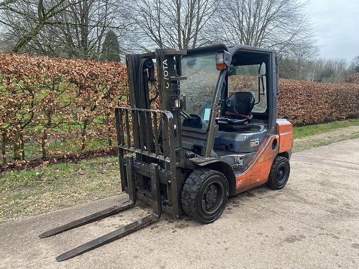 Used 2017 TOYOTA 8FDF30