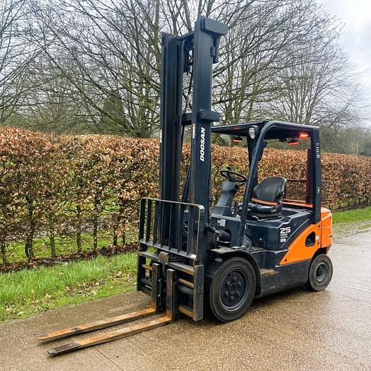 Used 2017 DOOSAN D25S-7