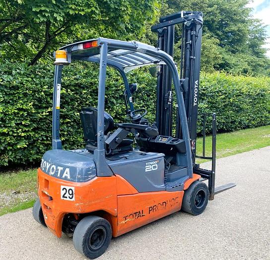 Used 2017 TOYOTA 8FBM20T