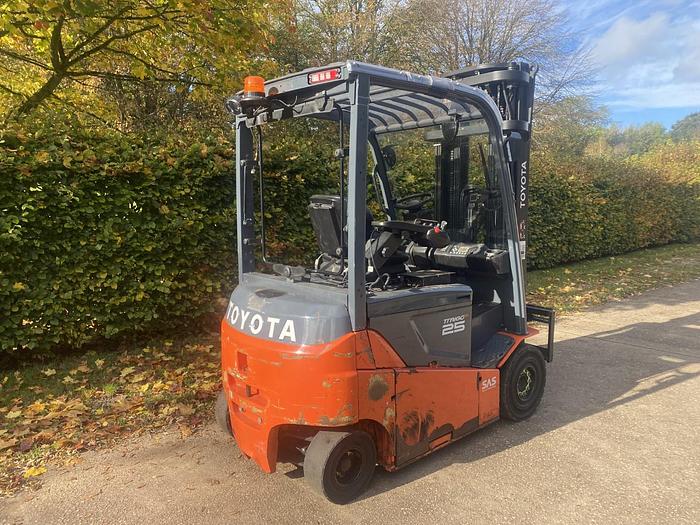 Used 2017 TOYOTA 8FBMKT25