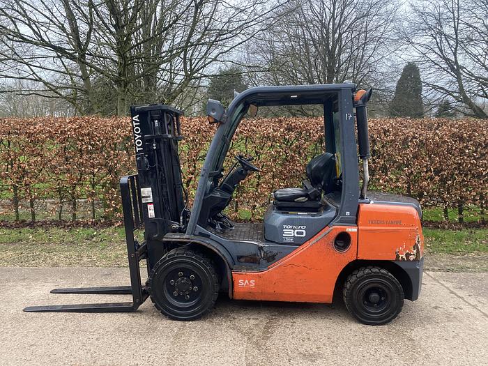 Used 2017 TOYOTA 8FDF30