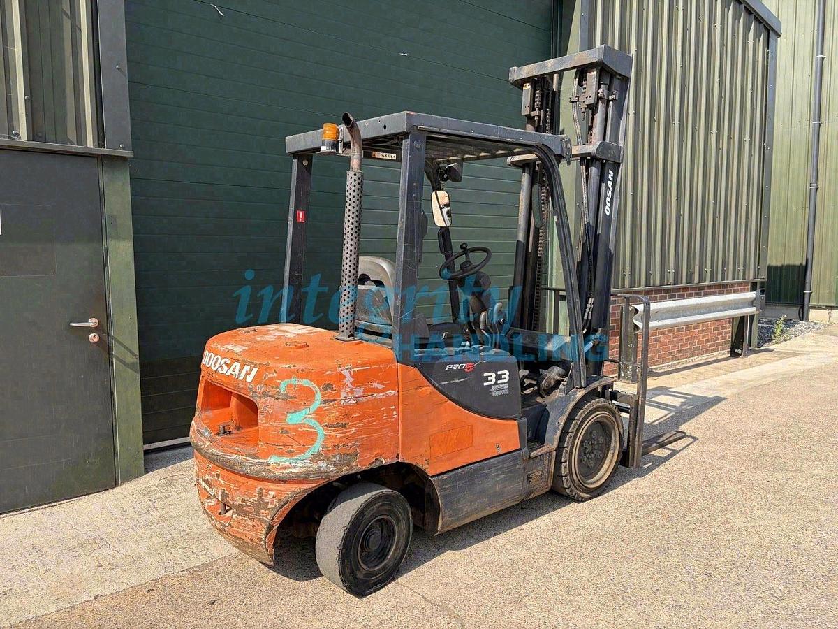 Used 2014 DOOSAN D33S-5