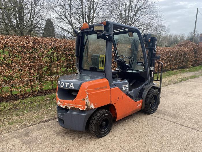 Used 2017 TOYOTA 8FDF30