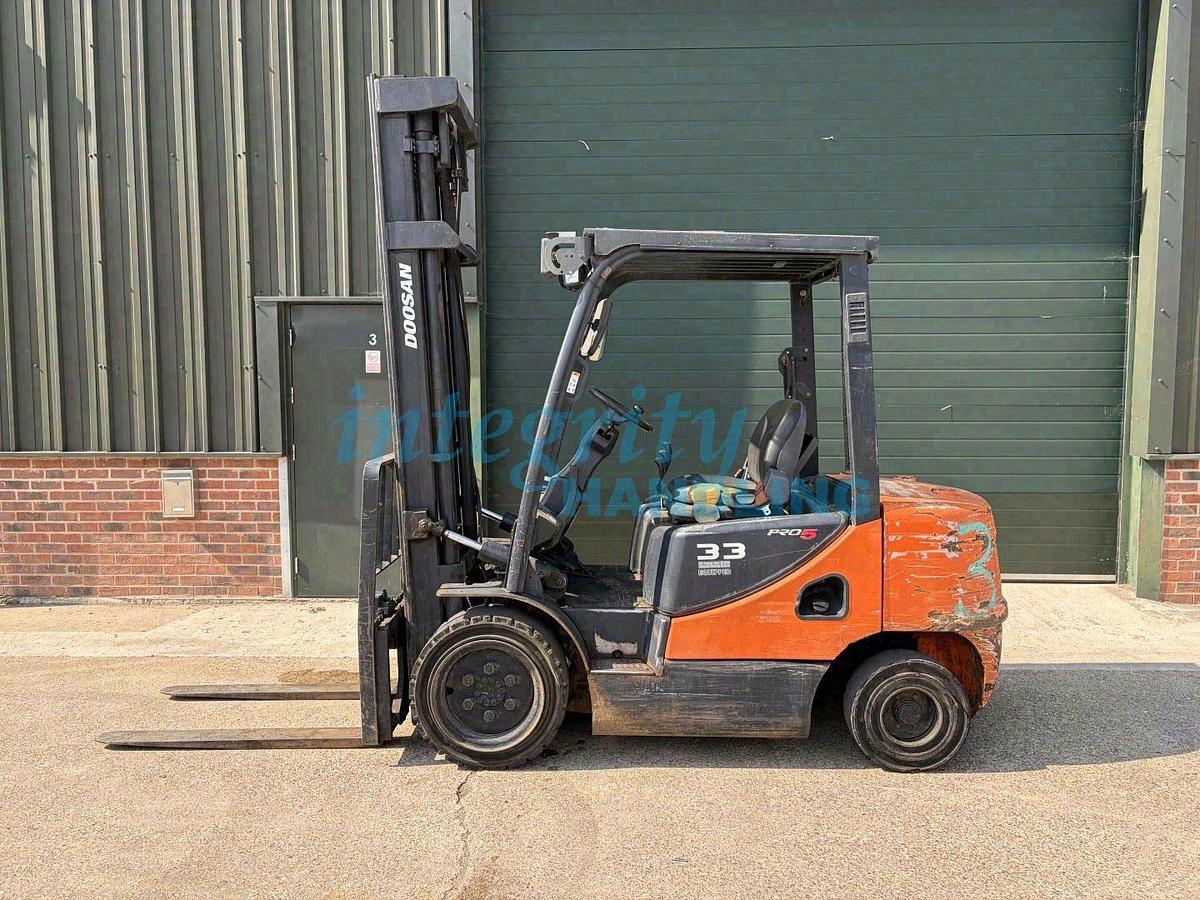 Used 2014 DOOSAN D33S-5