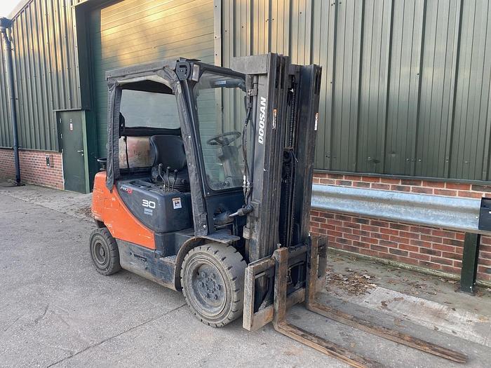 Used 2011 DOOSAN G30P-5