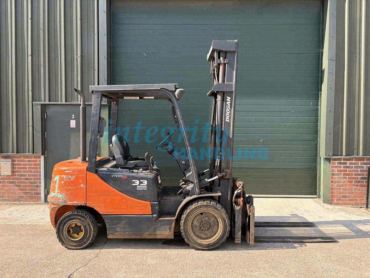 Used 2014 DOOSAN D33S-5