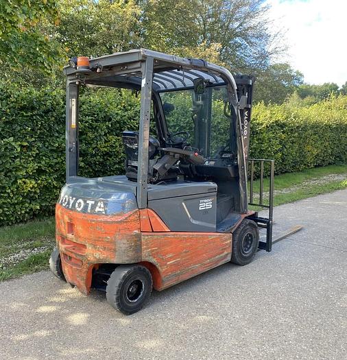 Used 2017 TOYOTA 8FBMT25