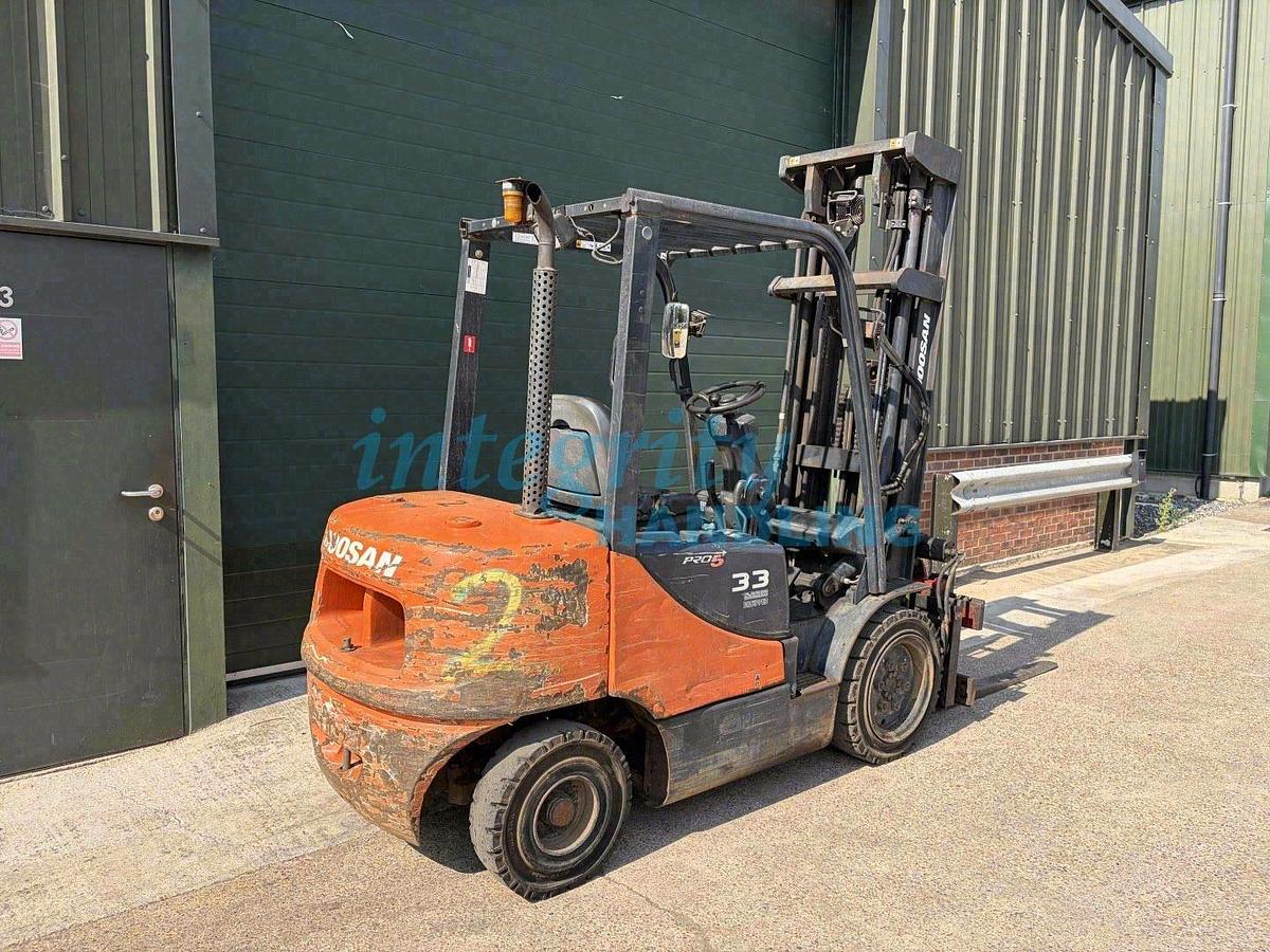 Used 2014 DOOSAN D33S-5