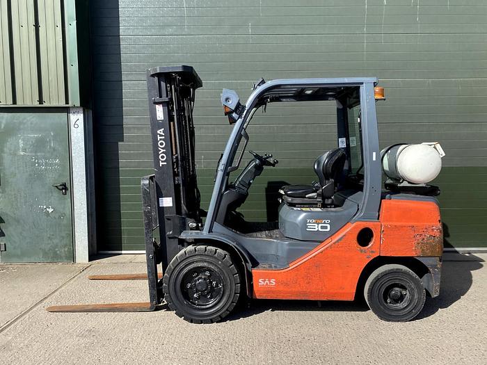 Used 2015 TOYOTA 8FGF30